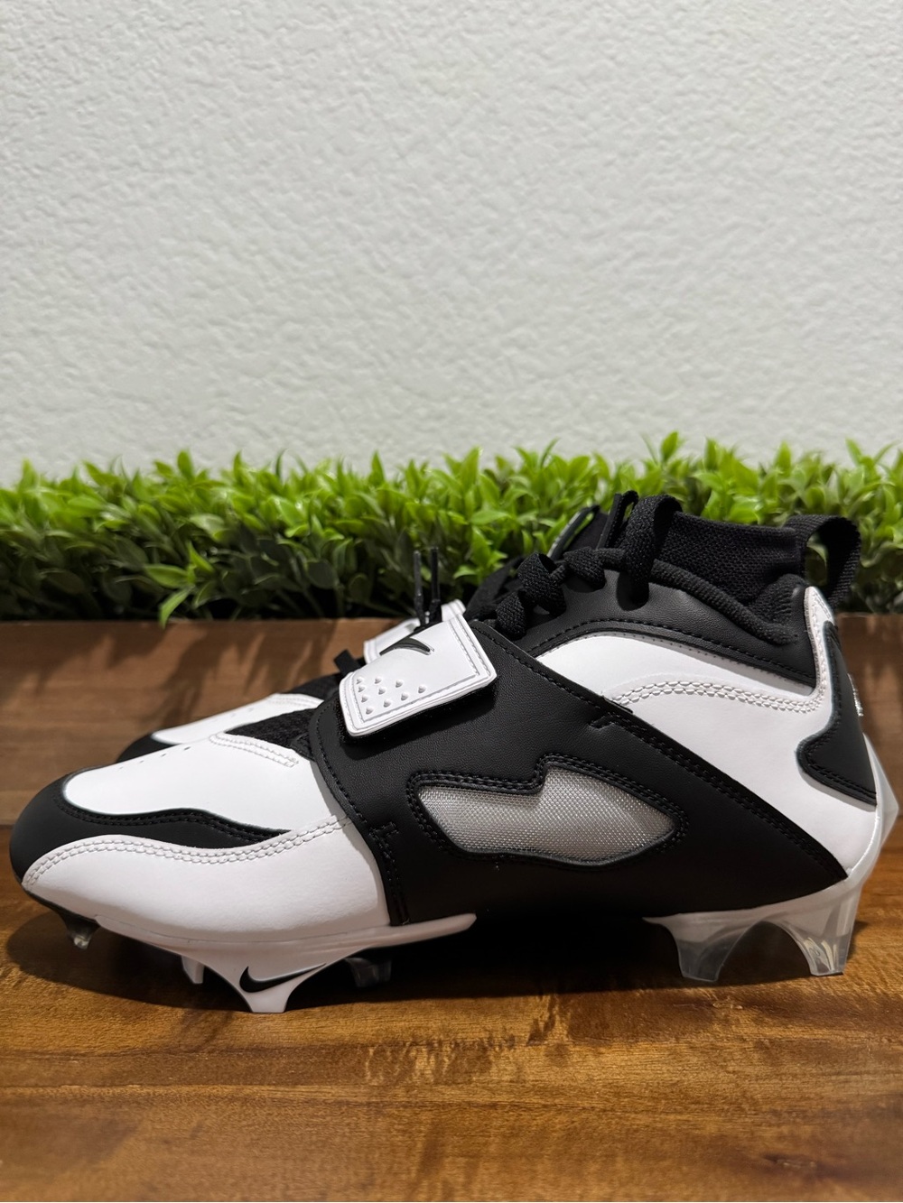 Nike Air Diamond Turf 93 TD White/Black Football Cleats HF5298-101 Mens Size 8.5 - Picture 2 of 11